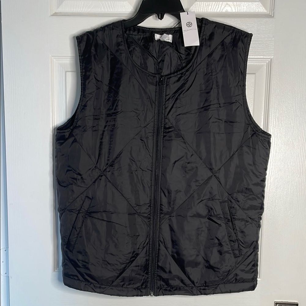 NWT Socialite quilted zip up vest